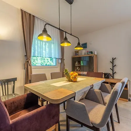 Zora, Starigrad Paklenica, Villa *