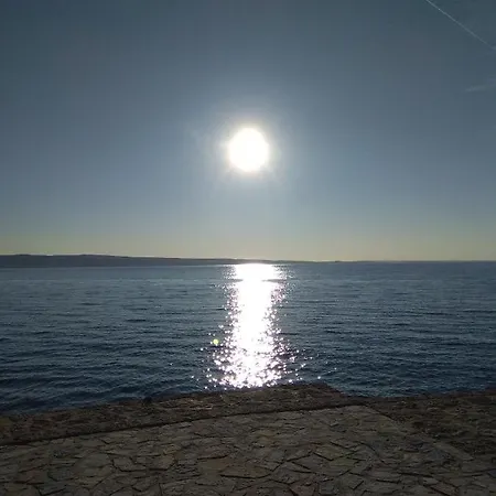 Zora, Starigrad Paklenica,