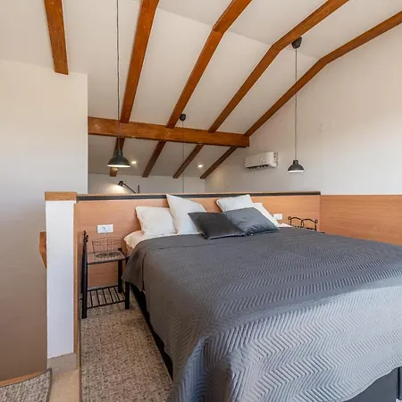 Vila Zora, Starigrad Paklenica,