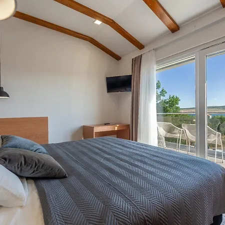 Vila Zora, Starigrad Paklenica, *