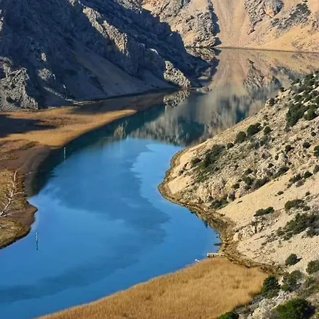 Zora, Starigrad Paklenica,
