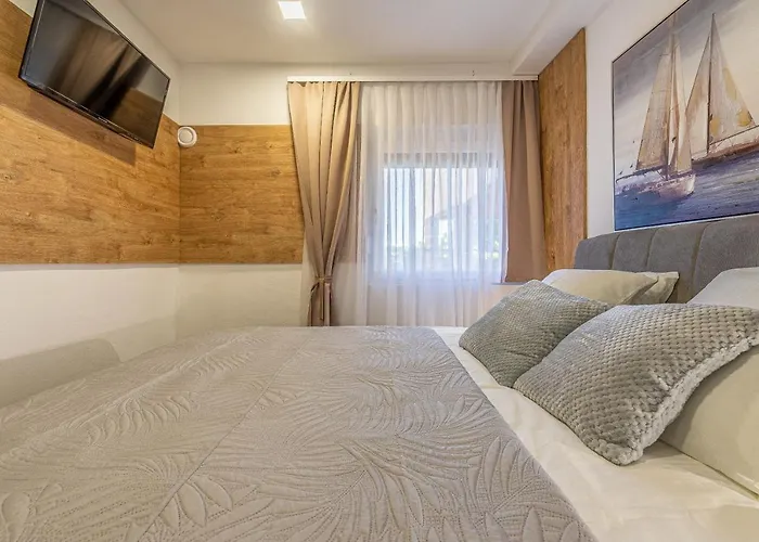 Villa Zora, Starigrad Paklenica, *