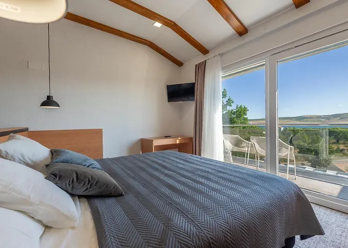 Villa Zora, Starigrad Paklenica, *
