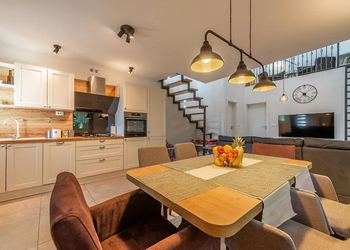 Willa Zora, Starigrad Paklenica, *