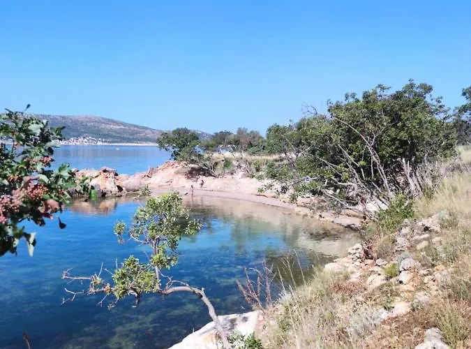 Zora, Starigrad Paklenica, *