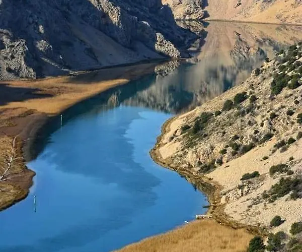 Zora, Starigrad Paklenica,