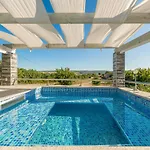 Zora, Starigrad Paklenica, セリネ