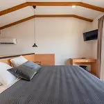 Zora, Starigrad Paklenica,