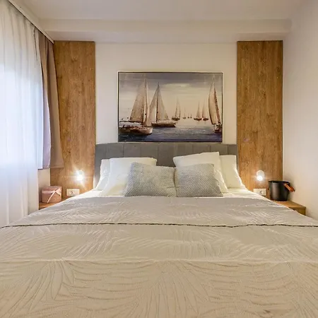 Zora, Starigrad Paklenica,