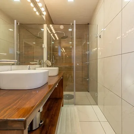 Zora, Starigrad Paklenica, Βίλα