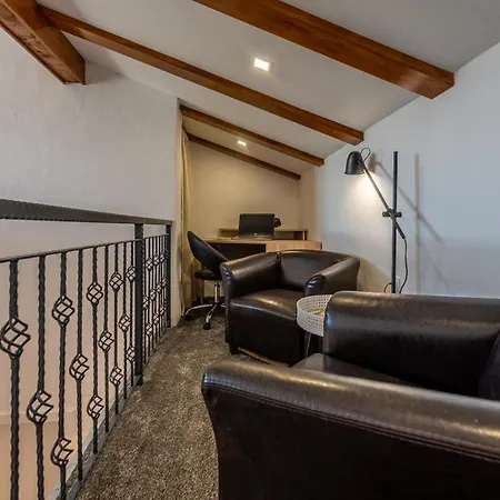 Βίλα Zora, Starigrad Paklenica, *