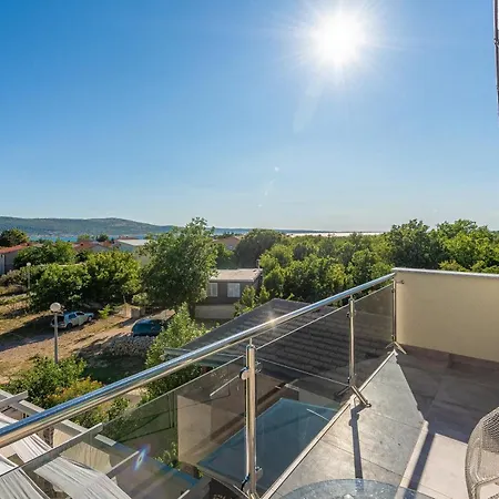 Zora, Starigrad Paklenica, *