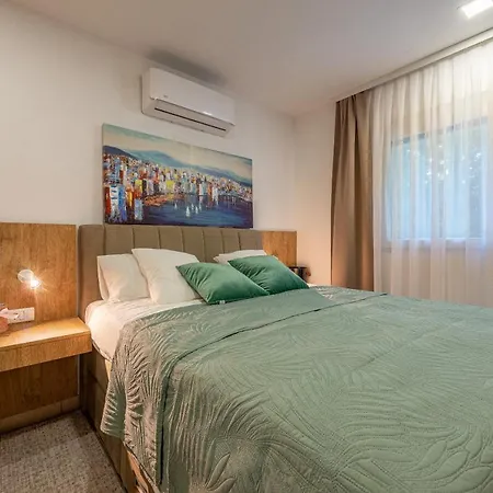 Zora, Starigrad Paklenica,