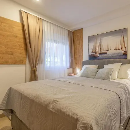 Zora, Starigrad Paklenica, セリネ