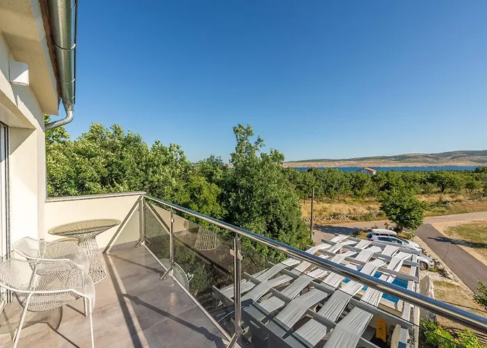 Zora, Starigrad Paklenica, Willa