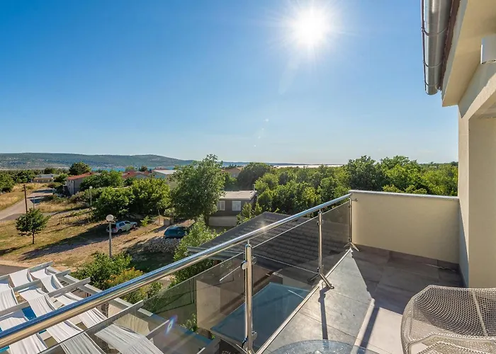 Zora, Starigrad Paklenica, *