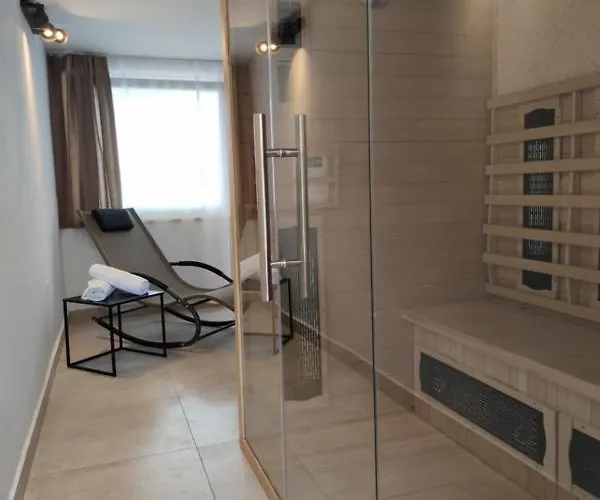 Zora, Starigrad Paklenica, Willa